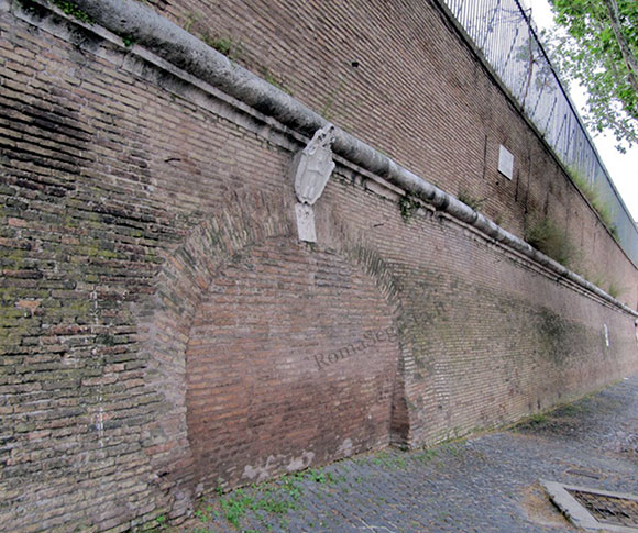 porta fabbrica della città leonina