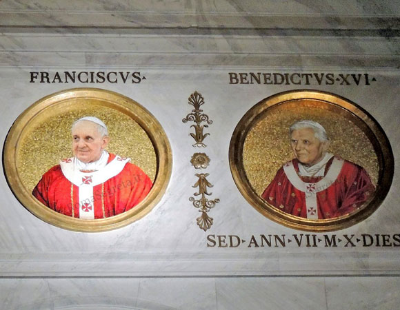 ritratti di papa benedetto XIV e papa francesco