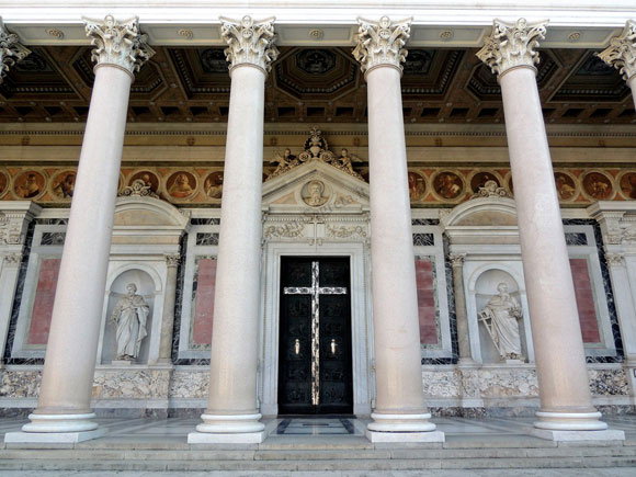 porta centrale a s.paolo fuori le mura