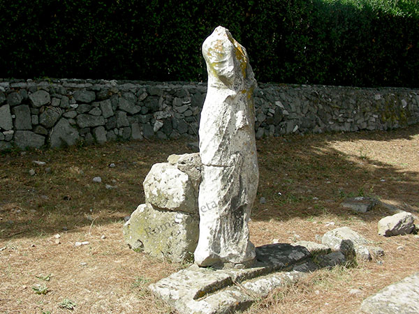 statua femminile togata