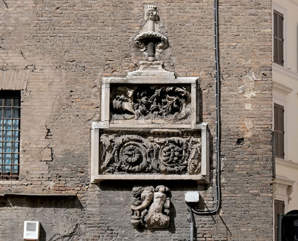 frammenti sulla torre colonna