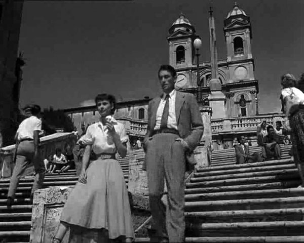 scena a trinità dei monti a vacanze romane