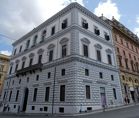 palazzo pignatelli a via quattro novembre