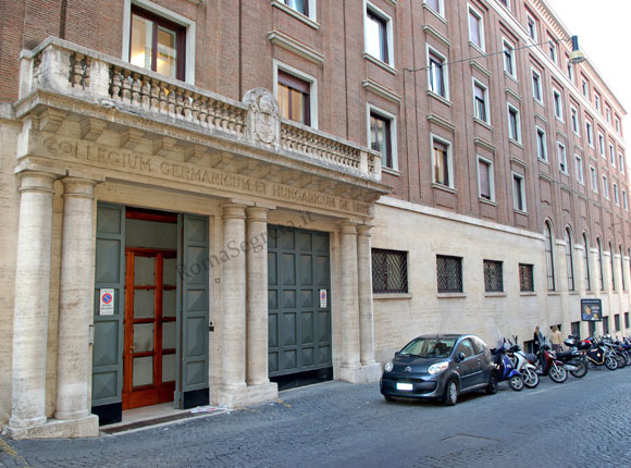 palazzo del collegio germanico ungarico a via di s.nicola da tolentino