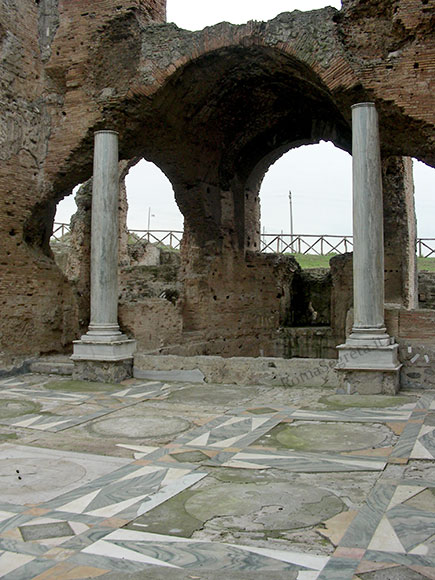 cortile della villa dei quintili