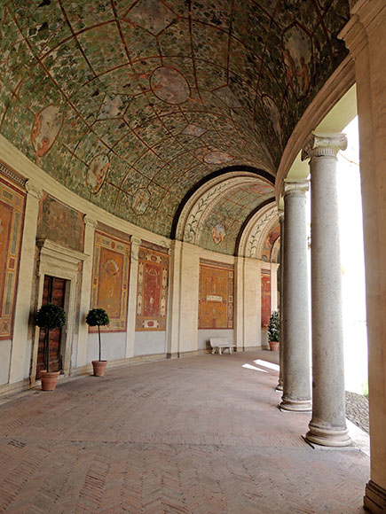 decorazioni del portico di villa giulia