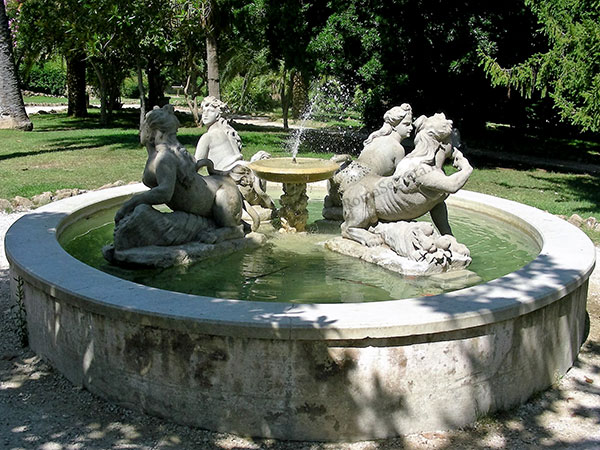 fontana dei vizi a villa sciarra