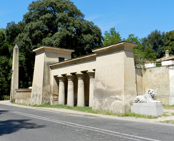 propilei egizi a villa borghese