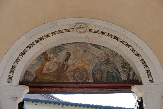 lunetta sopra il portale del protiro della chiesa di s.saba