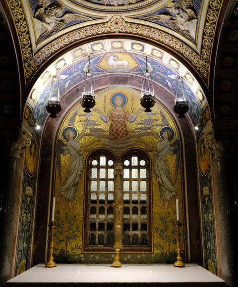 altare cripta e finestella confessionis a s.cecilia in trastevere