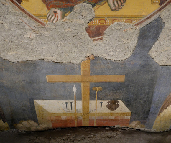 altare con strumenti della passione